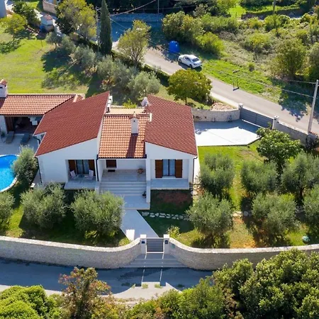 Ferienhaus In Mit Privatem Pool