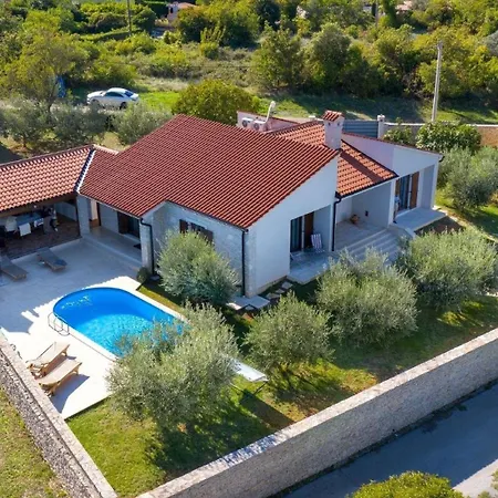 Ferienhaus In Mit Privatem Pool *