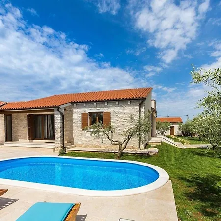 Dom wakacyjny Ferienhaus In Mit Privatem Pool *