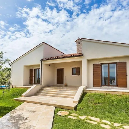 Hébergement de vacances Ferienhaus In Mit Privatem Pool