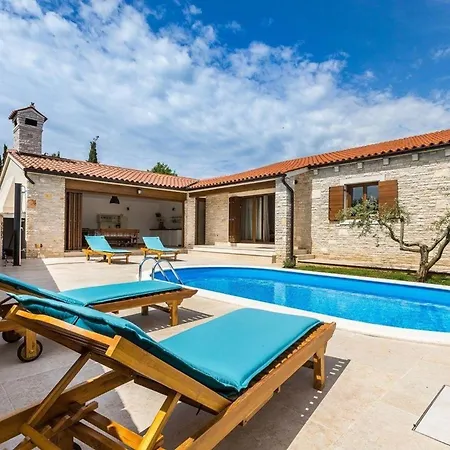 Ferienhaus In Mit Privatem Pool Kavran