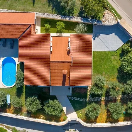 Ferienhaus In Mit Privatem Pool Dom wakacyjny